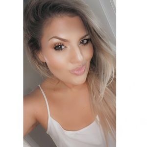 Meet your Posher, Taunya